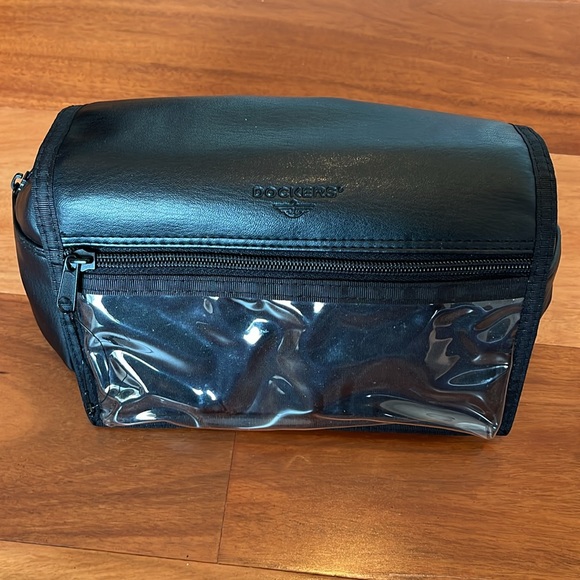 Dockers Black Hanging Toiletry Bag - Picture 4 of 9